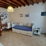 In Alto Plaka (Milos)