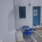 In Alto Plaka (Milos)