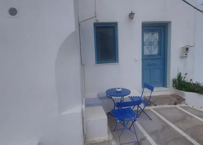 In Alto Plaka (Milos)