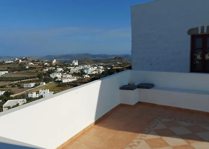 In Alto Plaka (Milos)