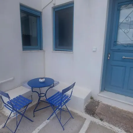 In Alto Plaka (Milos)