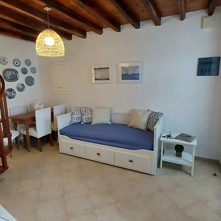 In Alto Plaka (Milos)