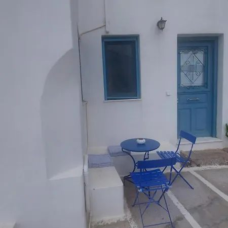 In Alto Plaka (Milos)