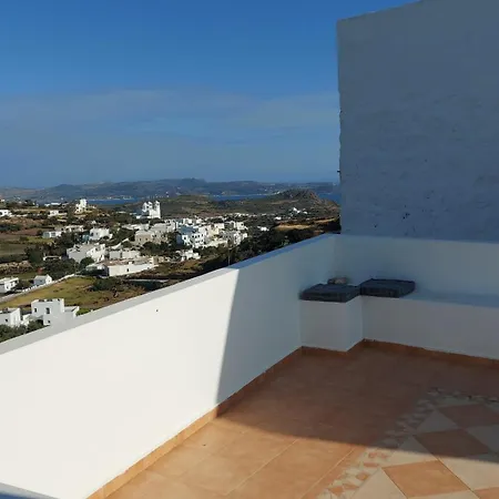 In Alto Plaka (Milos)