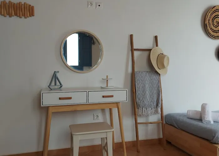 In Alto Plaka (Milos)